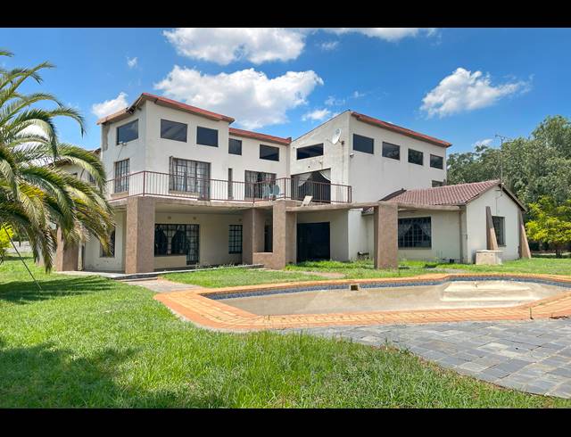 6 BEDROOM HOUSE FOR SALE IN PRESIDENT PARK